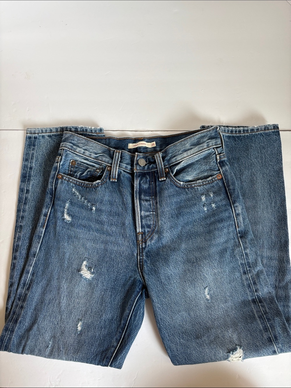 Levi’s Wedge Straight button fly 5-pocket med wash blue jeans some distressing